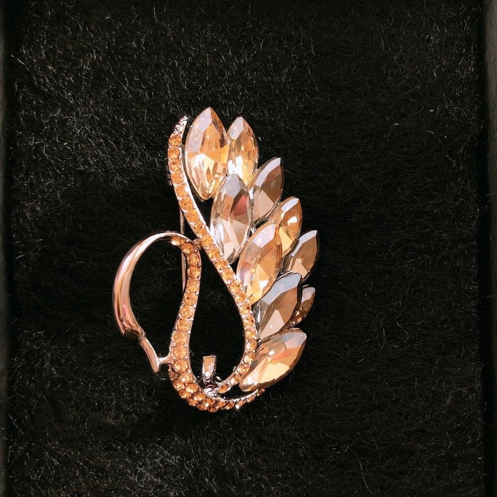 Brooch - Picture 2 of 4